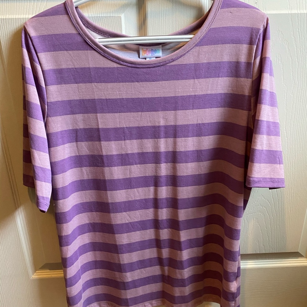 Lularoe Purple stripped GiGi top